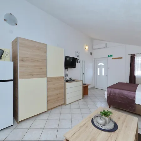 By The Sea Nin, Zadar - 290 نين