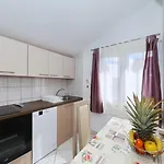 Apartment By The Sea Nin, Zadar - 290 *